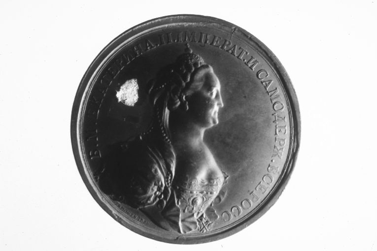 Ritratto di Caterina II imperatrice/ Palazzo sulle rive di un fiume (medaglia) - bottega russa (sec. XVIII)
