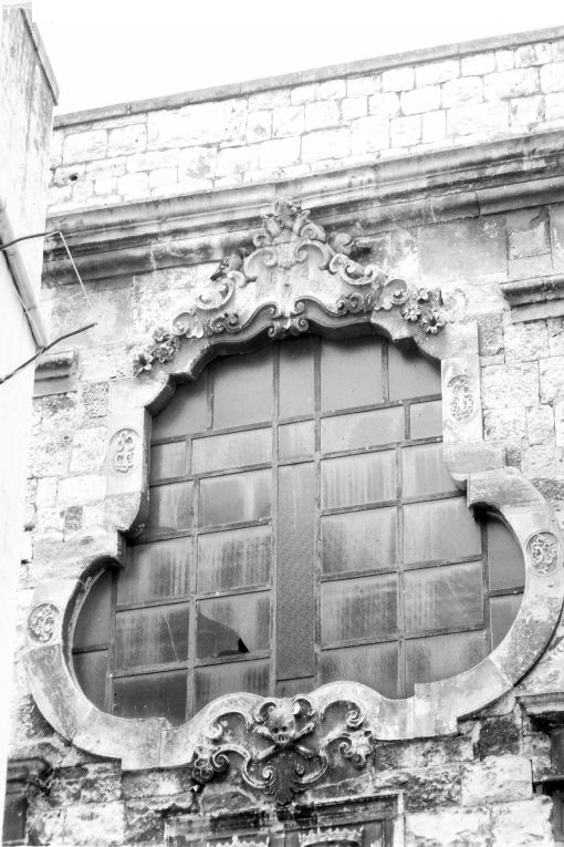 finestrone - ambito pugliese (sec. XVIII)