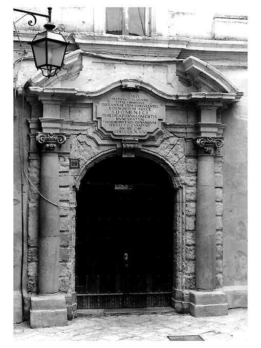 portale, opera isolata - ambito pugliese (sec. XVIII)