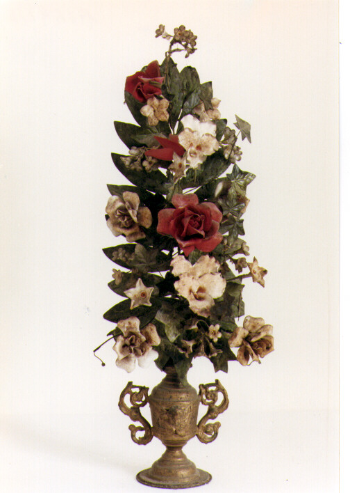 vaso d'altare con composizione floreale, serie - ambito Italia meridionale (seconda metà sec. XIX)