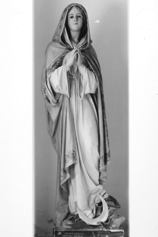 Madonna Immacolata (statua) di Sacquegna Salvatore (secondo quarto sec. XX)