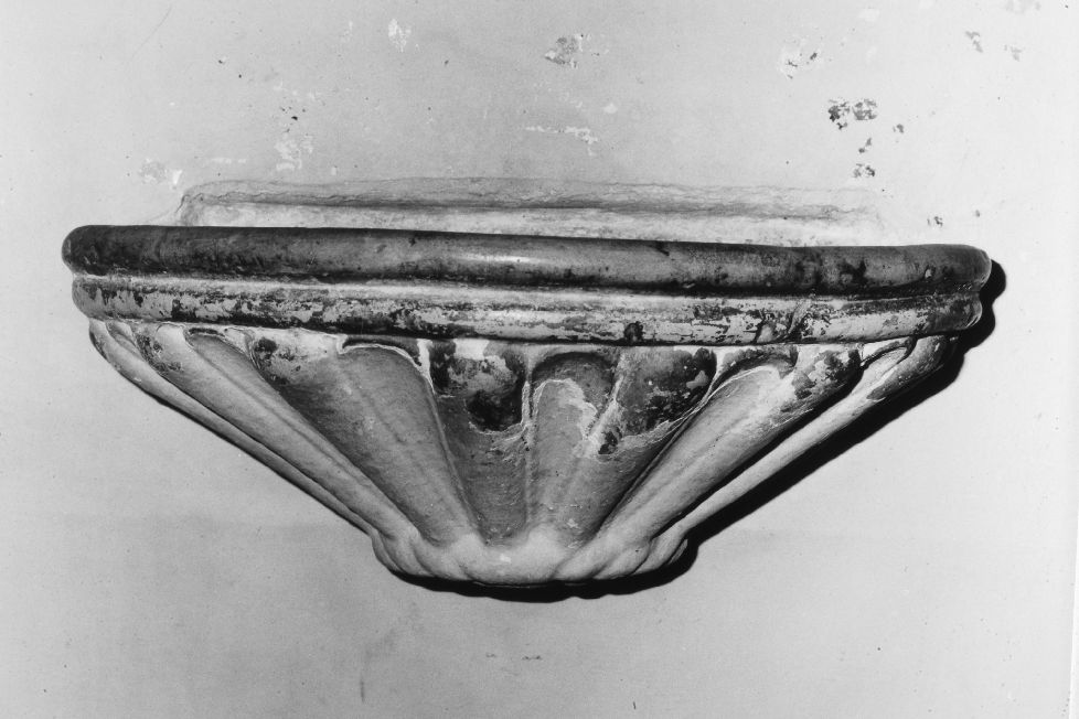 acquasantiera da parete - ambito pugliese (sec. XVIII)