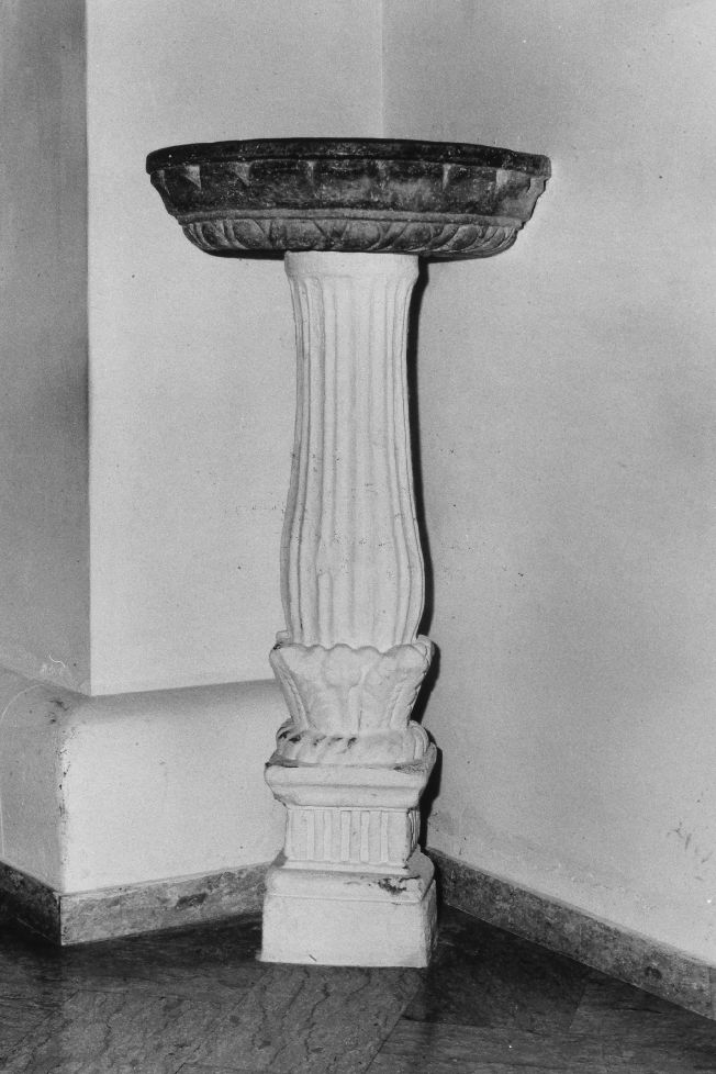 acquasantiera - a fusto - ambito pugliese (sec. XVII)