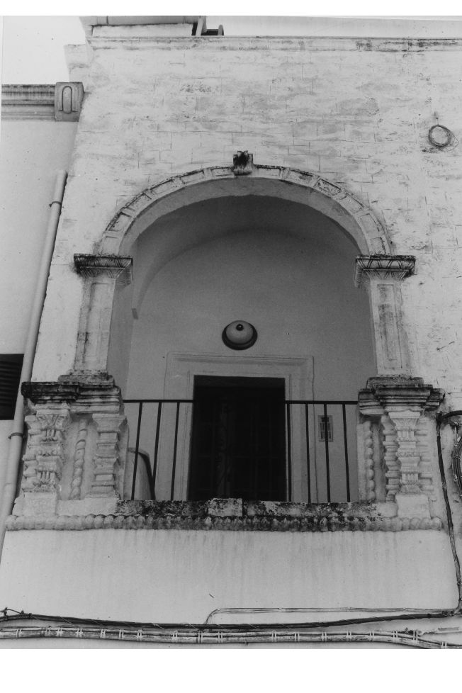 decorazione plastico-arcitettonica - ambito pugliese (sec. XVII)