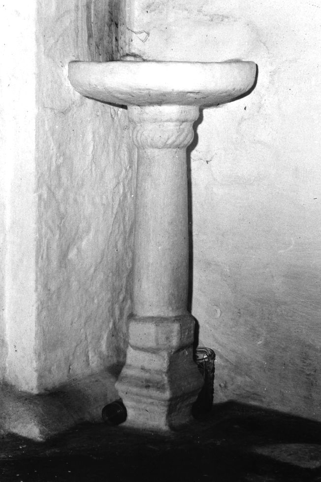 acquasantiera - a fusto - ambito pugliese (sec. XVII)