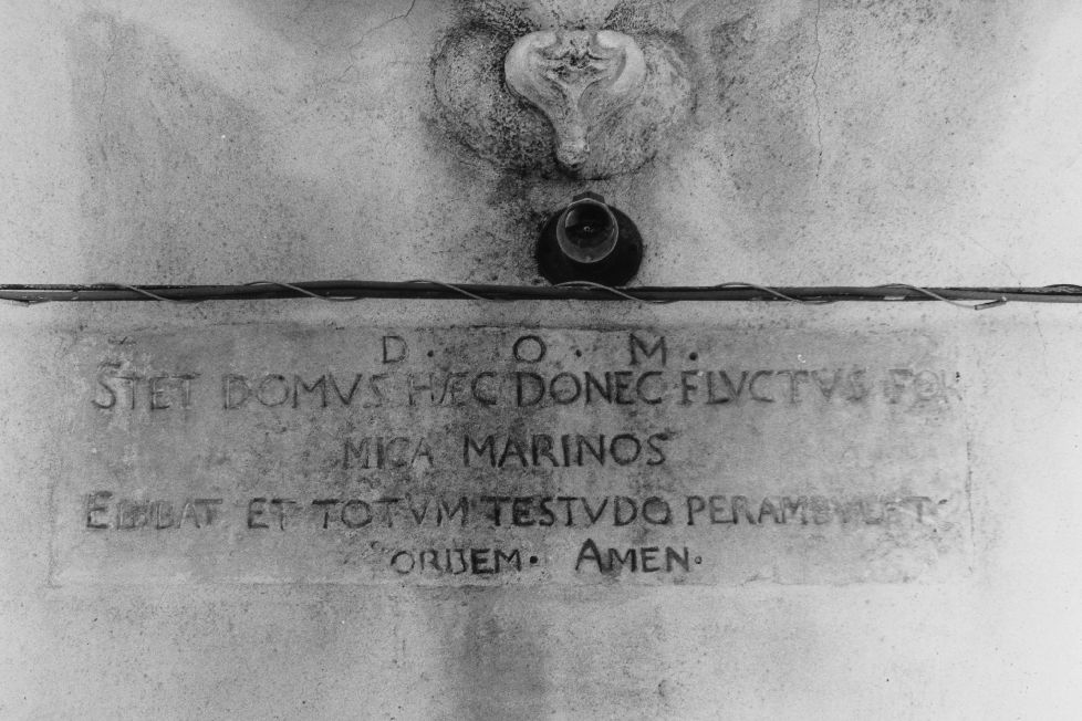 lapide commemorativa - ambito pugliese (sec. XVIII)