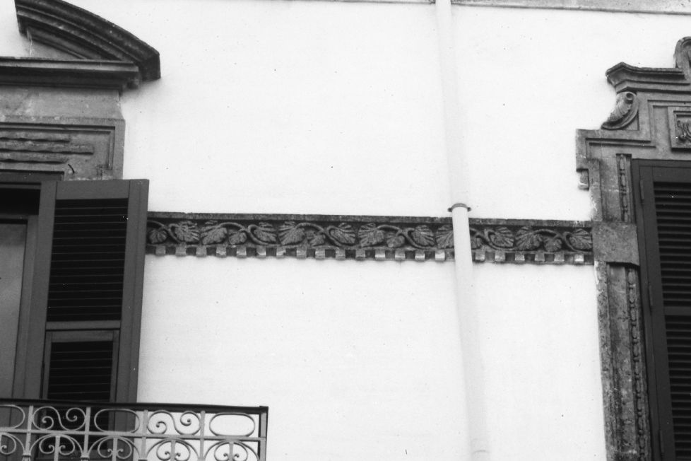 cornice architettonica - ambito pugliese (sec. XX)