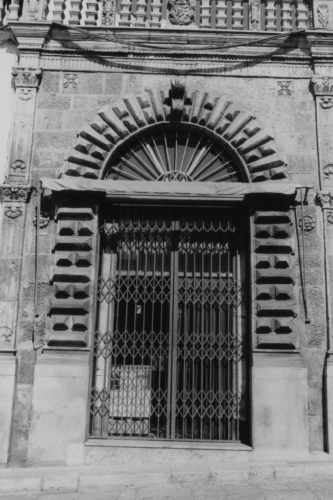 portale - ambito pugliese (prima metà sec. XVII)