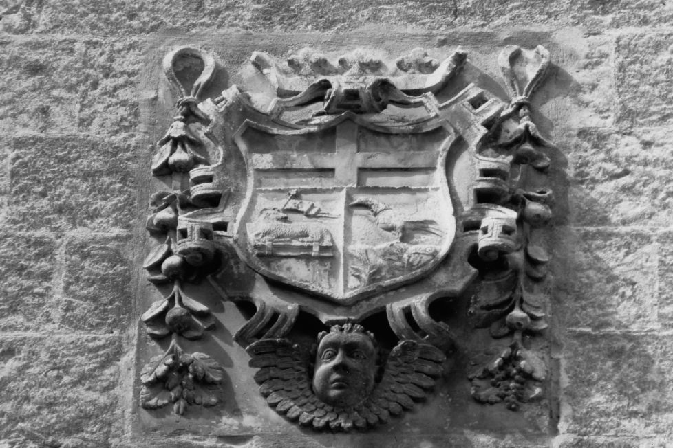 stemma gentilizio (rilievo) - ambito pugliese (sec. XVII)