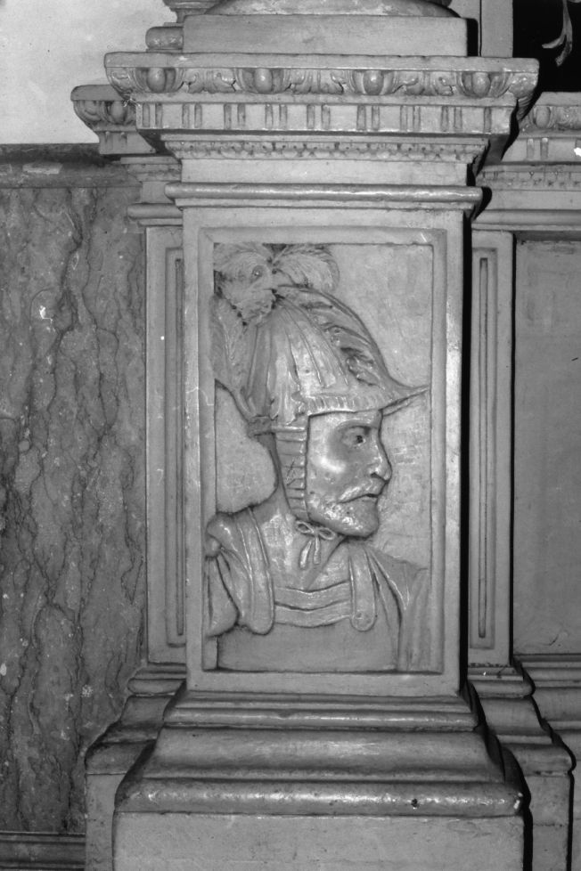 busto di uomo (rilievo) - ambito pugliese (seconda metà sec. XVI)