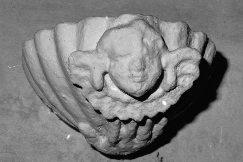 acquasantiera da parete - ambito pugliese (prima metà sec. XVIII)