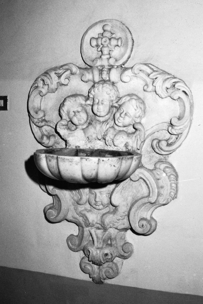 acquasantiera da parete, coppia - ambito pugliese (prima metà sec. XVIII)