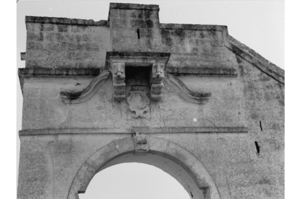 portale - ambito pugliese (prima metà sec. XVIII)