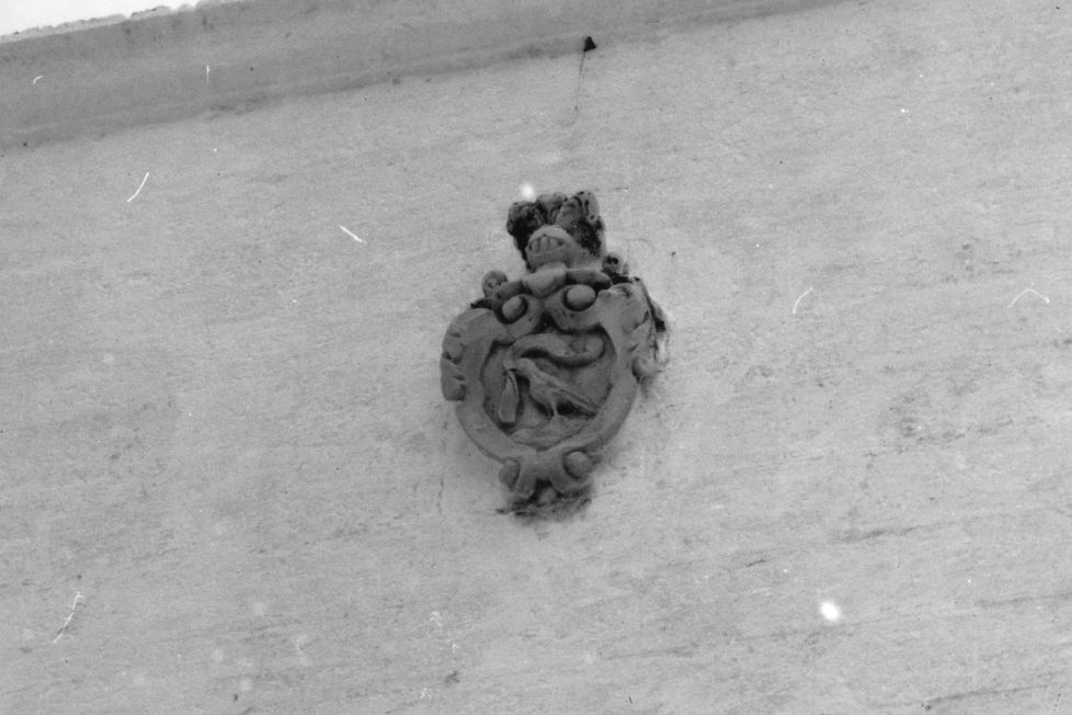 stemma gentilizio (rilievo) - ambito pugliese (sec. XVIII)