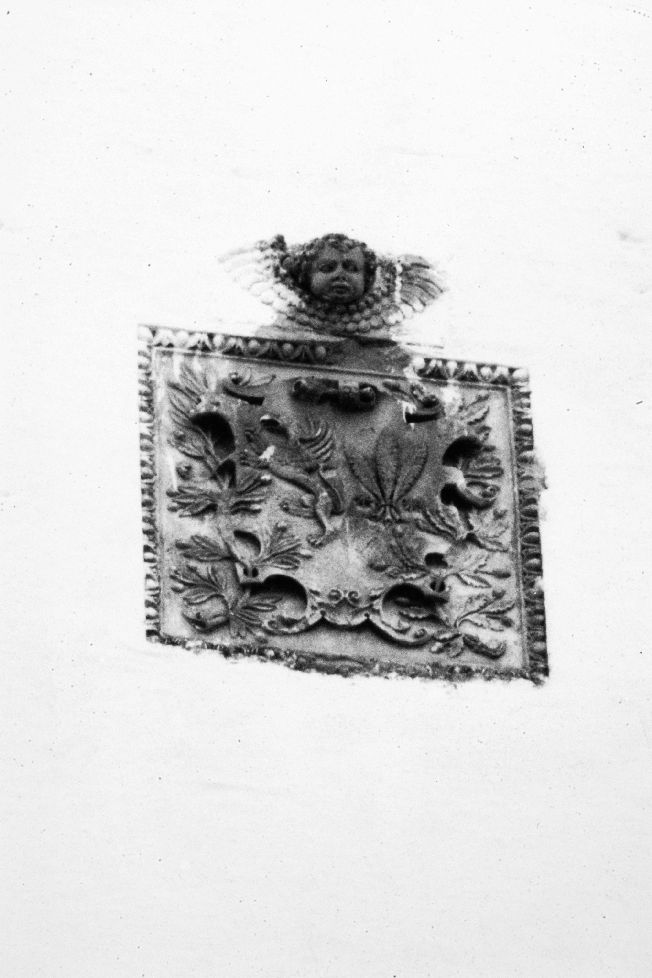 stemma gentilizio (rilievo) - ambito pugliese (secondo quarto sec. XVII)