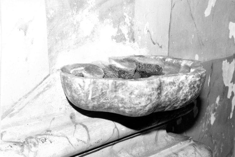 acquasantiera - produzione pugliese (secc. XVIII/ XIX)