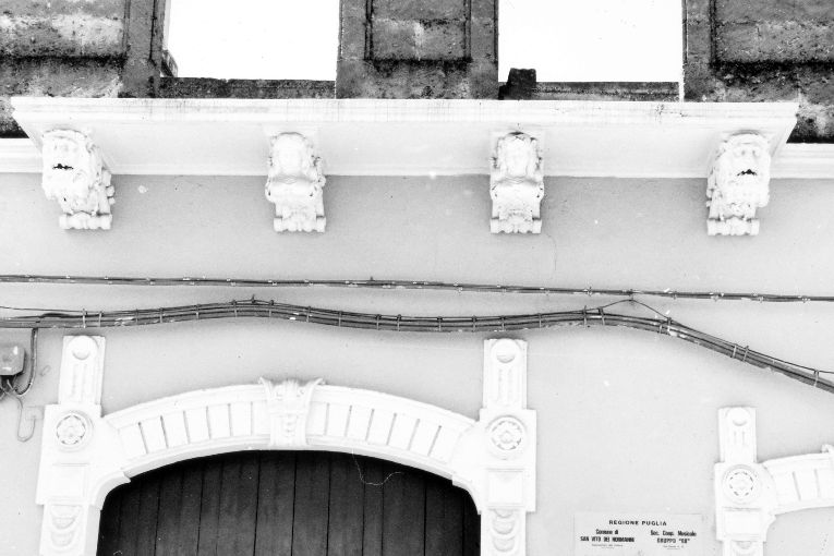 mensola, serie - ambito salentino (sec. XX)