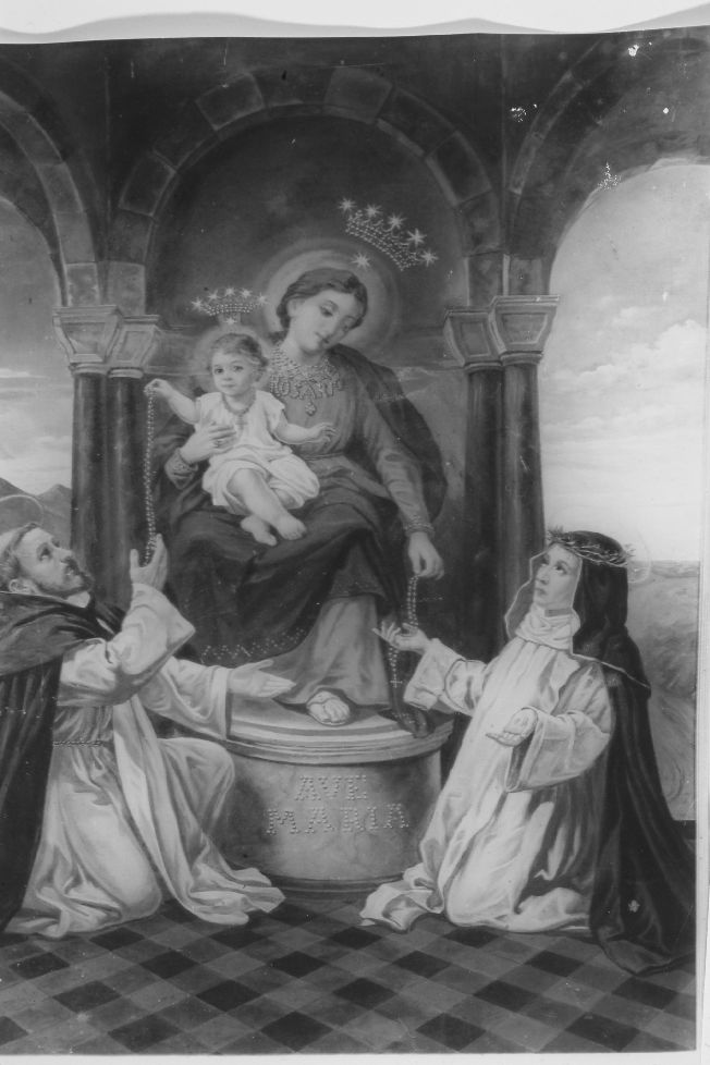 Madonna di Pompei, Madonna del Rosario con San Domenico e Santa Caterina da Siena (dipinto) di Carlucci Gaetano (sec. XX)