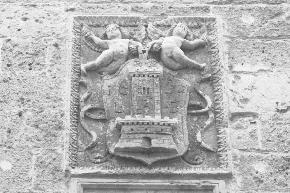 stemma comunale di Leverano (rilievo, opera isolata) di Tarantino Giovanni Maria (sec. XVII)