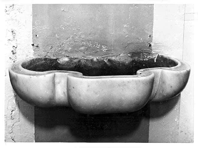 acquasantiera, serie - ambito salentino (secc. XVII/ XVIII)