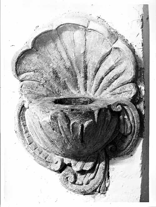 acquasantiera da parete - ambito salentino (sec. XVII)