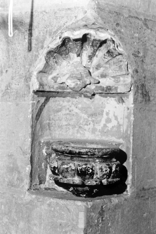acquasantiera da parete - ambito salentino (sec. XVII)