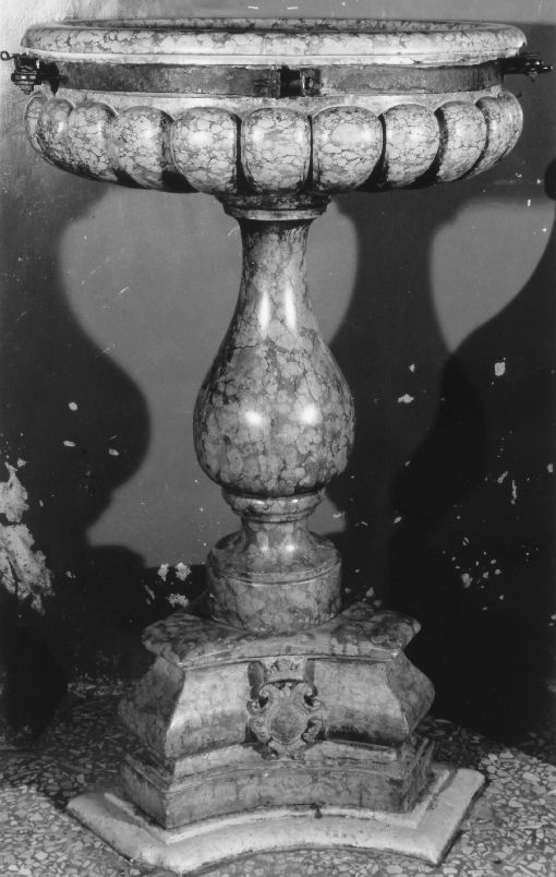 acquasantiera - a fusto - ambito Italia meridionale (prima metà sec. XVIII)