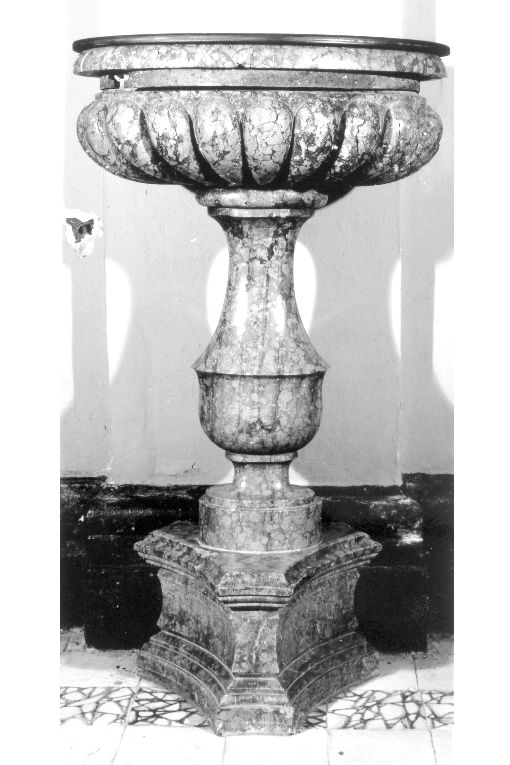 acquasantiera - a fusto - ambito Italia meridionale (seconda metà sec. XVIII)