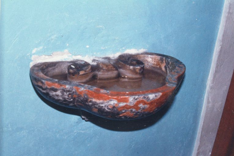 acquasantiera - produzione pugliese (sec. XVIII)