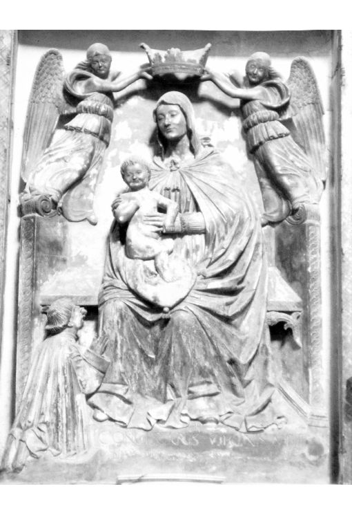 Madonna con Bambino e due angeli (rilievo) di Stefano da Putignano (sec. XVI)