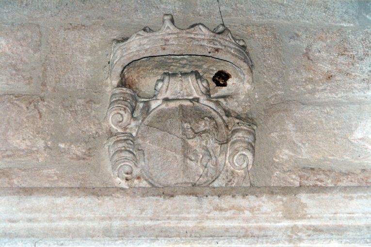 stemma gentilizio (rilievo) - produzione pugliese (sec. XVII)