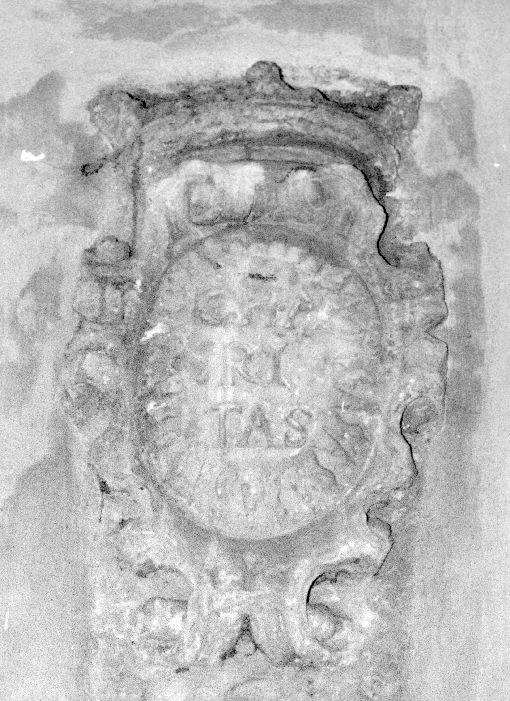 stemma gentilizio (rilievo) - produzione pugliese (sec. XVII)