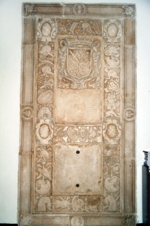 lapide tombale - produzione pugliese (sec. XVII)