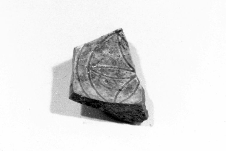 motivo decorativo fitomorfo (ciotola, frammento) - produzione apulo-lucana (sec. XIII)