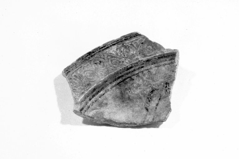 motivo decorativo geometrico (ciotola, frammento) - produzione apulo-lucana (sec. XIII)