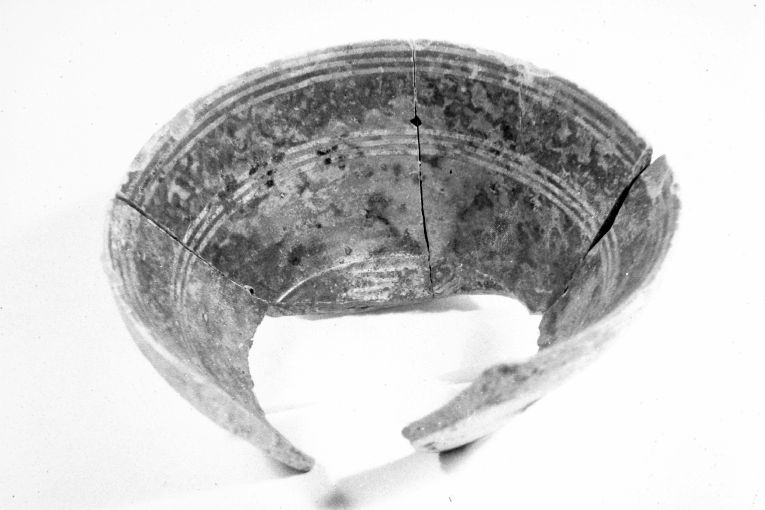 motivo decorativo geometrico (ciotola, frammento) - produzione apulo-lucana (sec. XIII)