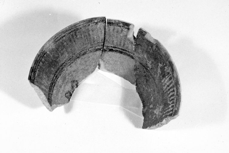 motivo decorativo geometrico (ciotola, frammento) - produzione apulo-lucana (sec. XIII)