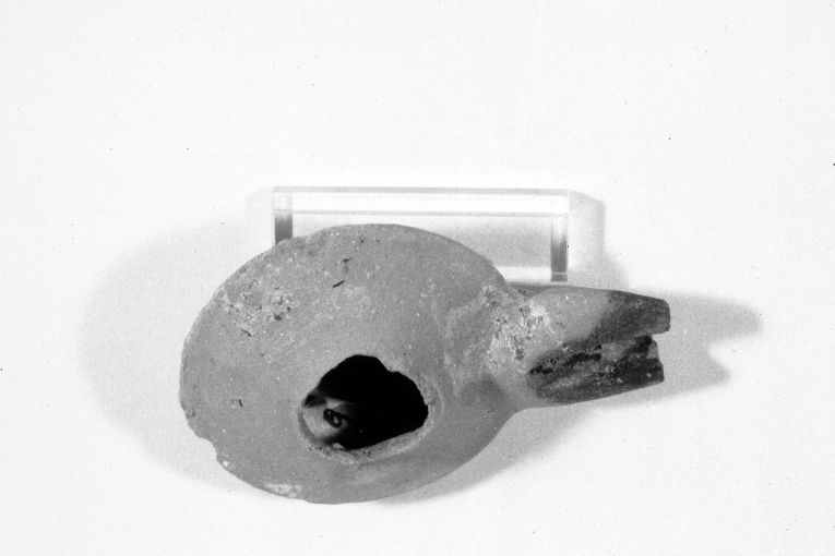 lucerna, frammento - produzione apulo-lucana (metà sec. XIII)