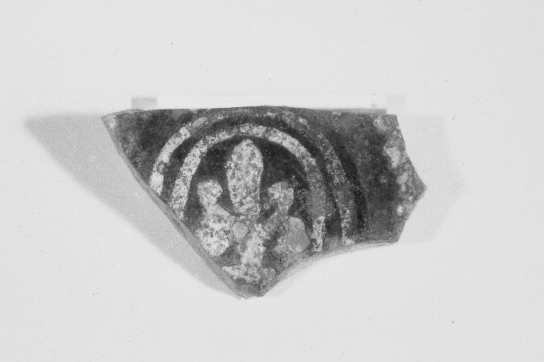 Giglio (ciotola, frammento) - produzione apulo-lucana (sec. XIII)