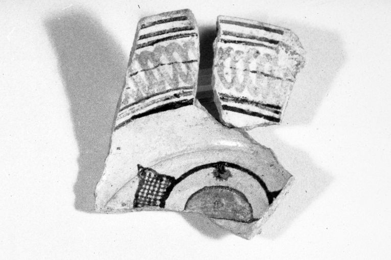 Medaglione (ciotola, frammento) - produzione apulo-lucana (sec. XIII)