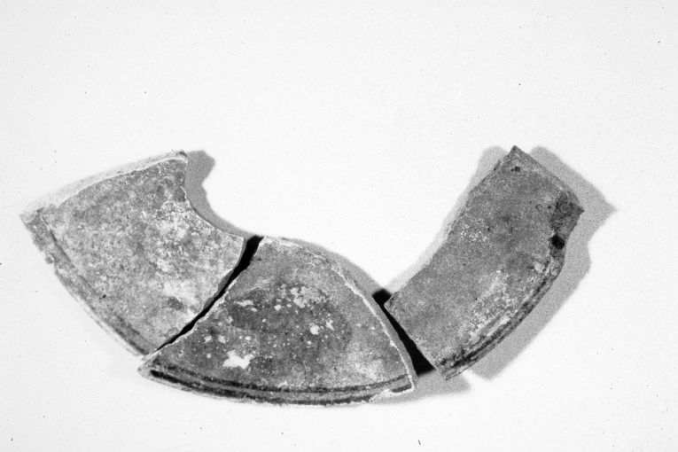 Fasce (piatto, frammento) - produzione apulo-lucana (sec. XIII)