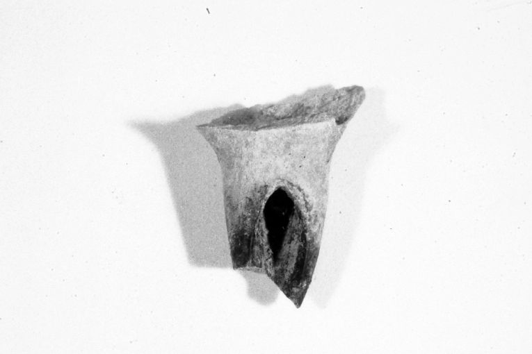 lucerna, frammento - produzione apulo-lucana (inizio sec. XIII)