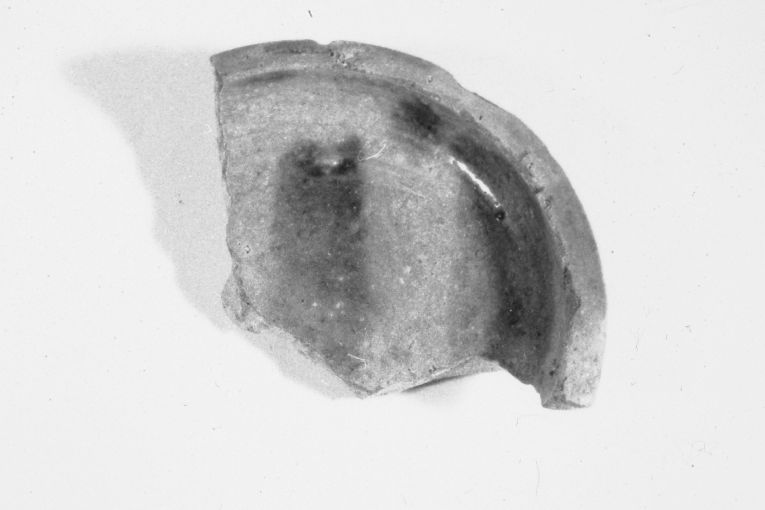 ciotola, frammento - produzione apulo-lucana (inizio sec. XIV)