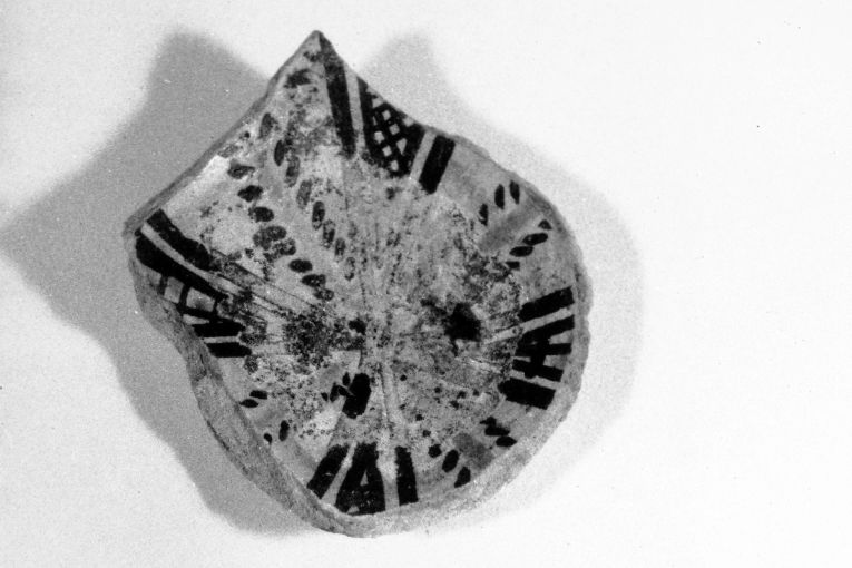 motivo decorativo geometrico (ciotola, frammento) - produzione apulo-lucana (metà sec. XIII)