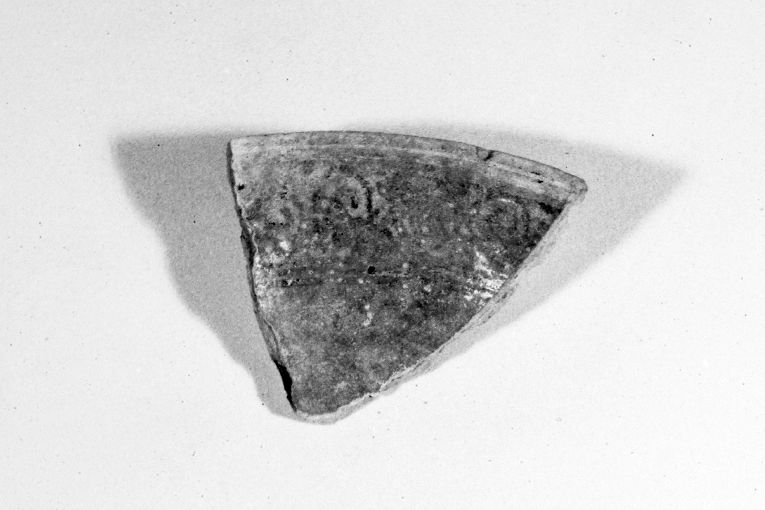 motivo decorativo geometrico (ciotola, frammento) - produzione apulo-lucana (sec. XIII)