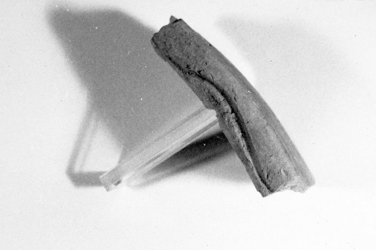 motivo decorativo geometrico (bacile, frammento) - produzione apulo-lucana (metà sec. XIII)