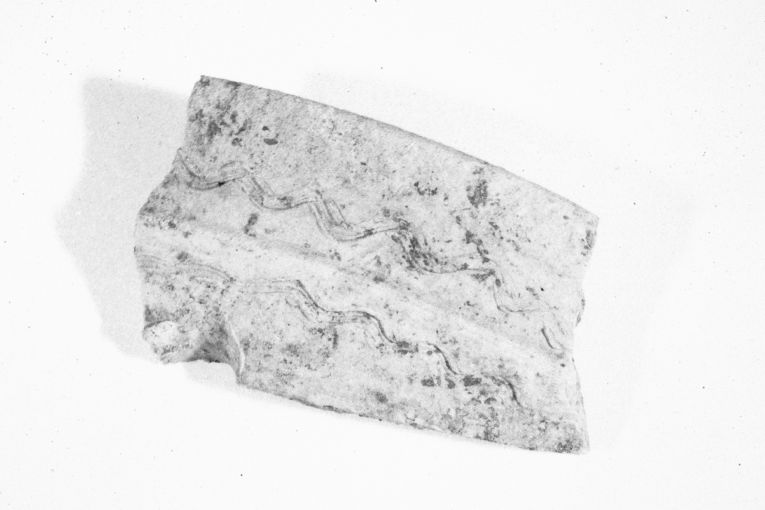 motivo decorativo geometrico (vaso, frammento) - produzione apulo-lucana (metà sec. XIII)