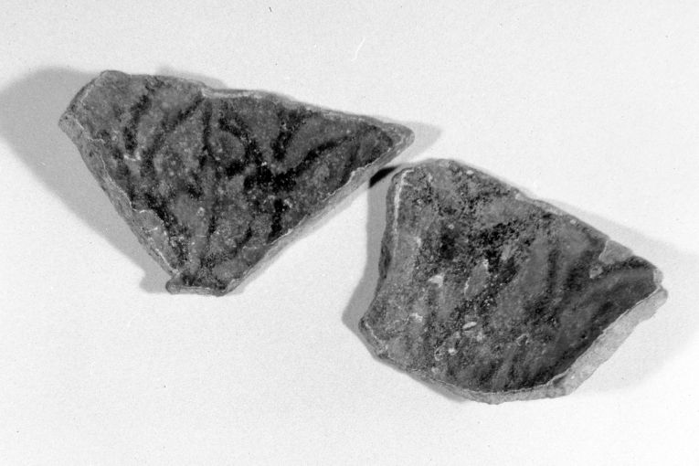 motivo decorativo fitomorfo (ciotola, frammento) - produzione apulo-lucana (sec. XIII)