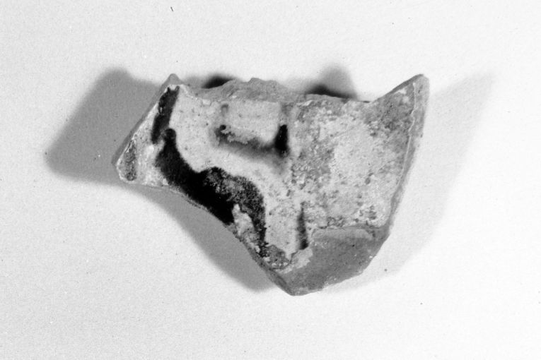 motivo decorativo geometrico (ciotola, frammento) - produzione apulo-lucana (metà sec. XIII)