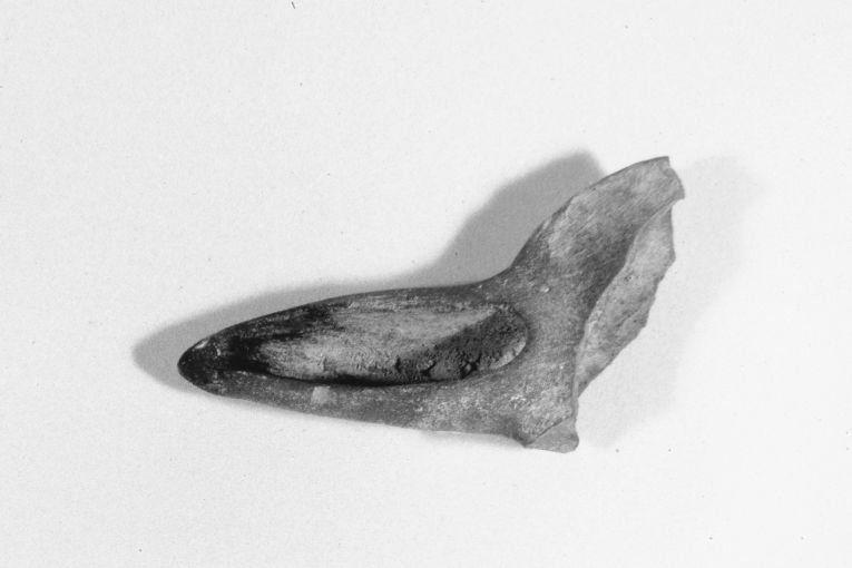 lucerna, frammento - produzione apulo-lucana (metà sec. XIII)